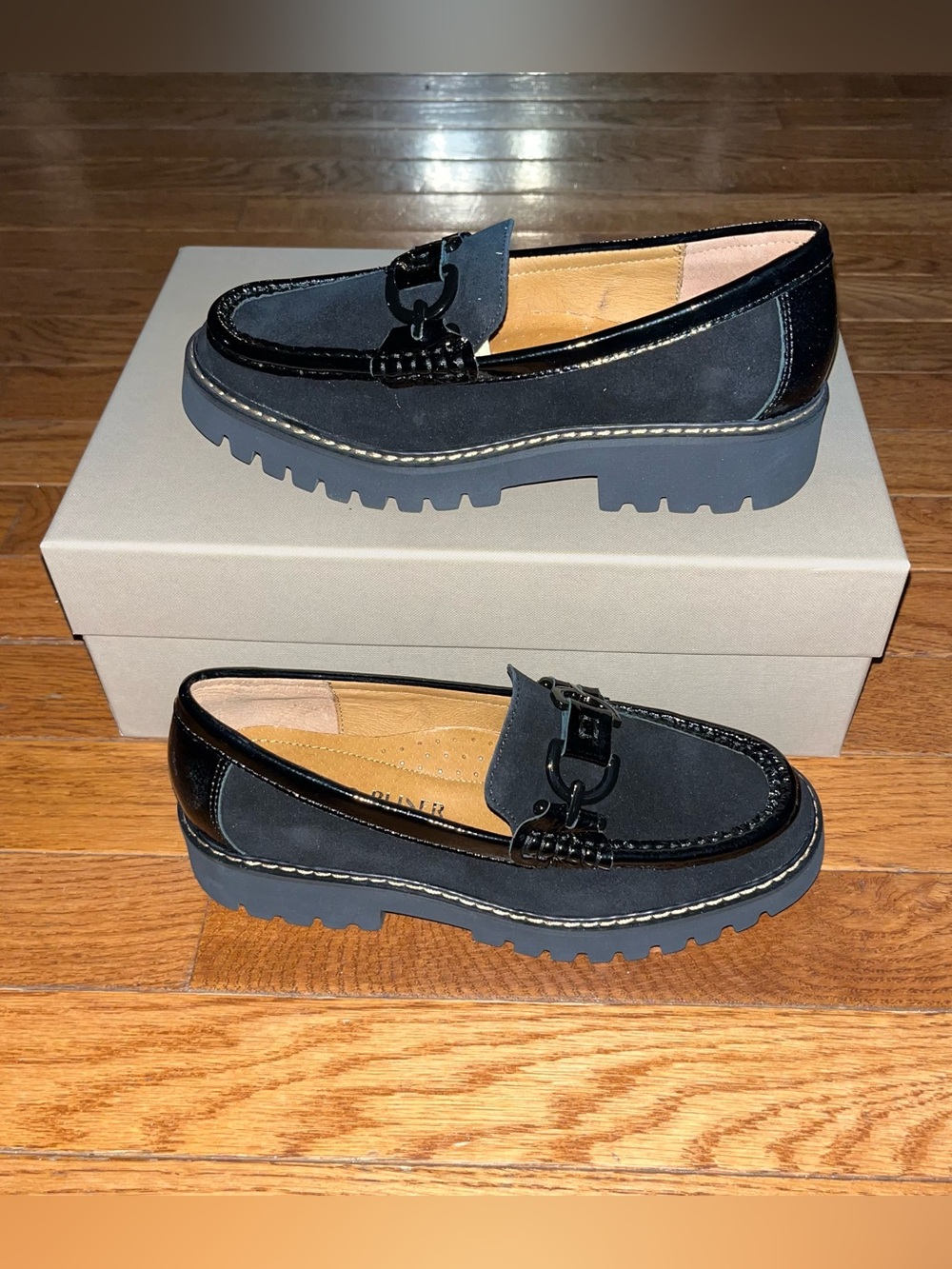 Donald Pliner Helioci Moc Toe Loafers Black Calf Suede Chain Accent Women’s 5